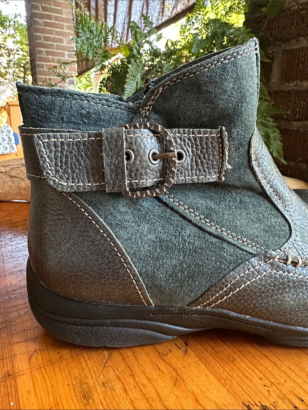 Earth Origins Dayton forest green leather/suede side zip comfort boot. Size 10 - Picture 5 of 10